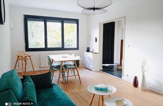 Agréable Maison de Ville avec Terrasse au calme