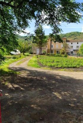 Agréable maison au bord de la rivière