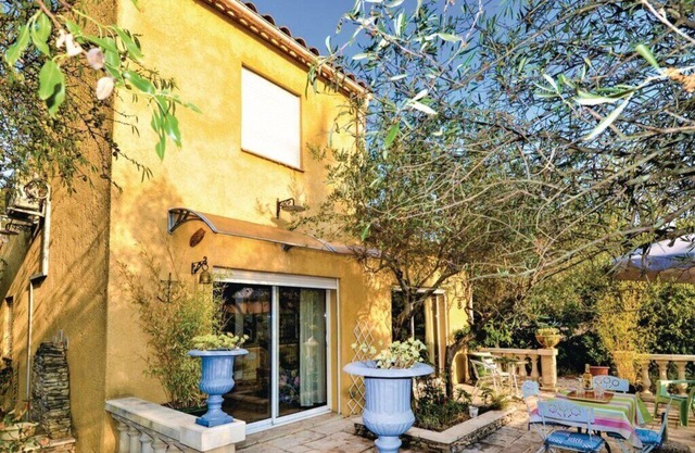 Agréable Pavillon sur les Hauteurs de Nimes au Milieu des Oliviers