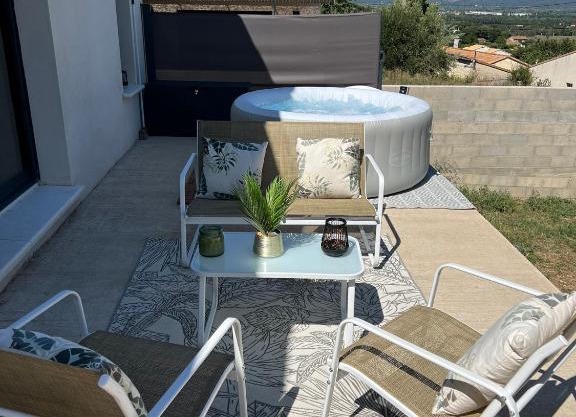 Agréable villa récente au cœur d’un charmant petit village