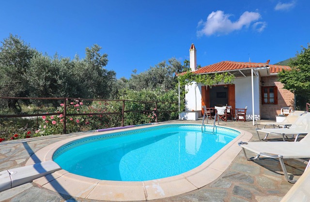Agravlis cómoda casa de campo con piscina