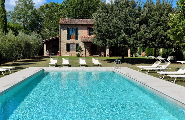 Agriturismo Borgo ai Lecci Encantadora villa en piedra en el corazón de la Toscana.