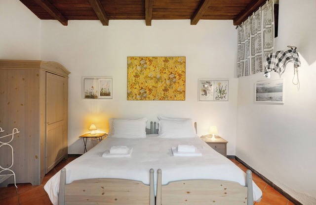 Agriturismo 'Habitación Doble con Jardín' con vistas a las montañas, piscina compartida y Wi-Fi