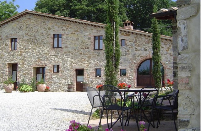 Agriturismo 'Granaio le Ghiande' con vistas a la montaña, piscina compartida y Wi-Fi