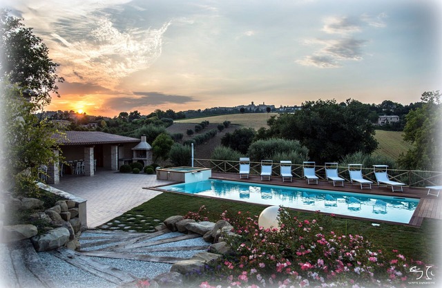 AGRITURISMO IL MELOGRANO: Mateo apartamento con piscina y jardín