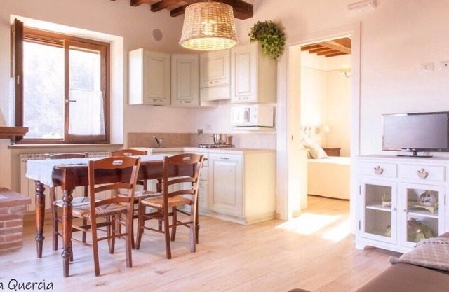 Agriturismo Molino Verde, modern and comfortable, Quercia, Quercia
