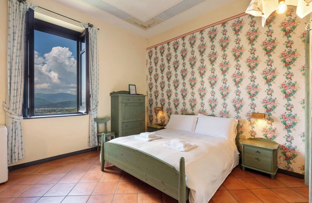 Agriturismo 'Habitación Cuádruple con Vista al Vesubio' con vistas a las montañas, piscina compartida y Wi-Fi