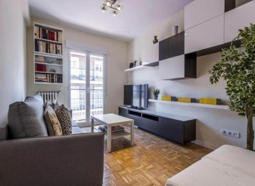 AH -Plaza de Ventas -Apartamento Tranquilo y Céntrico