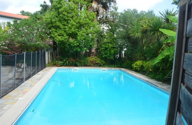 Ahetze, between Biarritz and St Jean de Luz House + swimming pool and parking lot ***