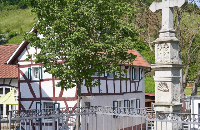 Ahrtal Ferienhaus Landskrone - encantadora casa de entramado de madera en la ruta de senderismo vino tinto