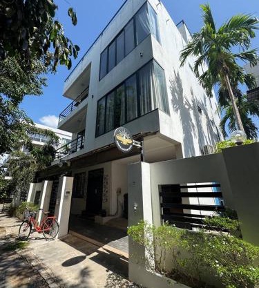 AhuraMazda Hotel
