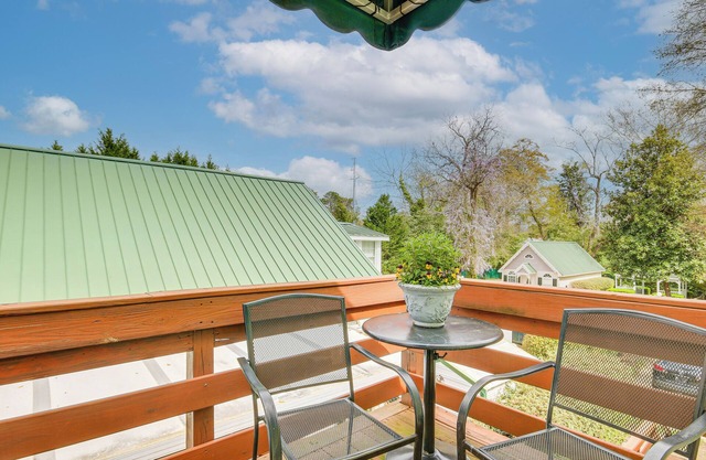 Aiken Apt w/ Garden-View Balcony: Half-Mi to Dtwn!