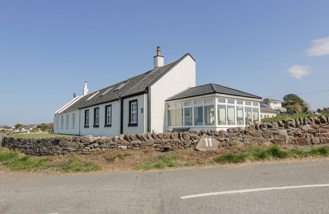 AILSA SHORES, pet friendly, country holiday cottage in Turnberry