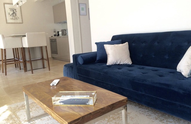 Apartamento climatizado con piscina privada.