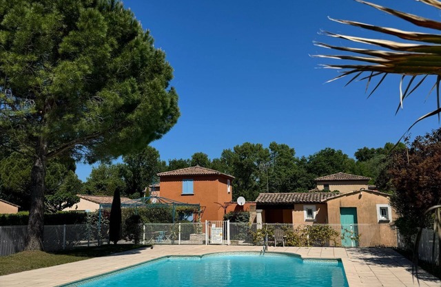 Air-conditioned house with pool, Le Laurier du Golf