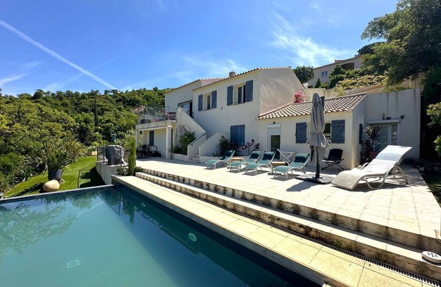 Air-conditioned Villa for 8 Guests with pool in the Domaine de Valcros