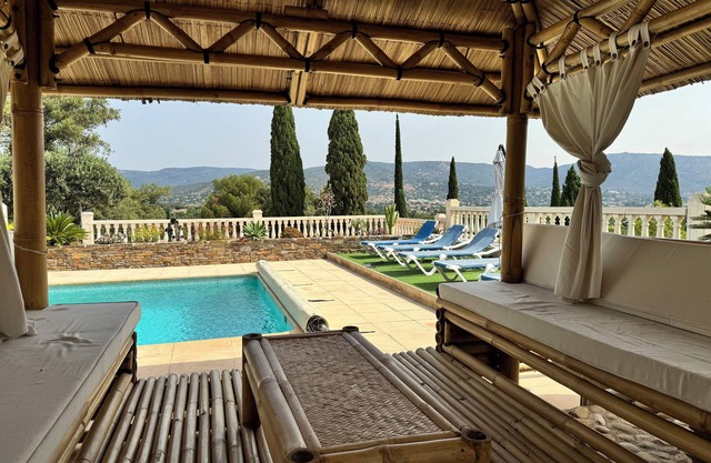 Beautiful air-conditioned apartment with swimming pool and private parking