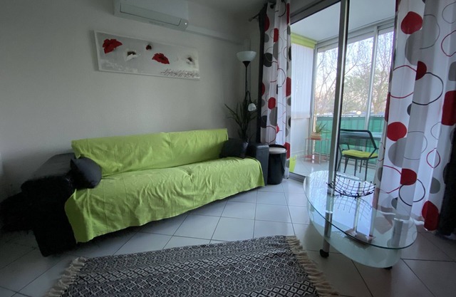 Air-conditioned studio with garage, direct beach access