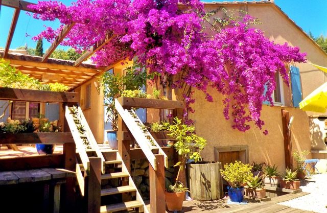 VISTA AL MAR, VILLA EN UN NIVEL TRANQUILO, PLAYA A PIE, CERCA DE ANTIBES