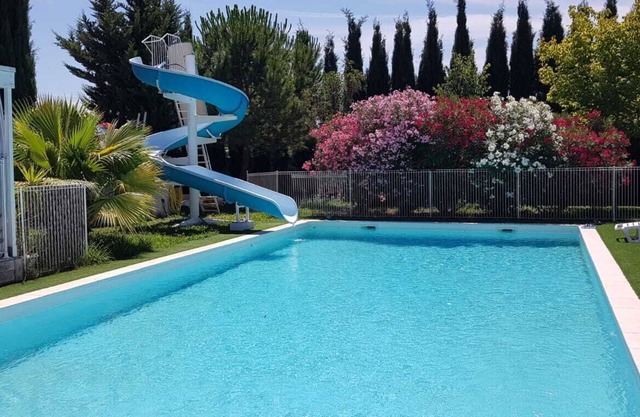 Air-conditioned 2-bedroom chalet with pool, slide, garden, games...