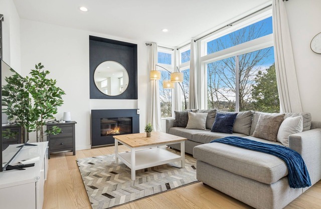 Air-Conditioned 3BR/3.5BA Luxe Modern Home!