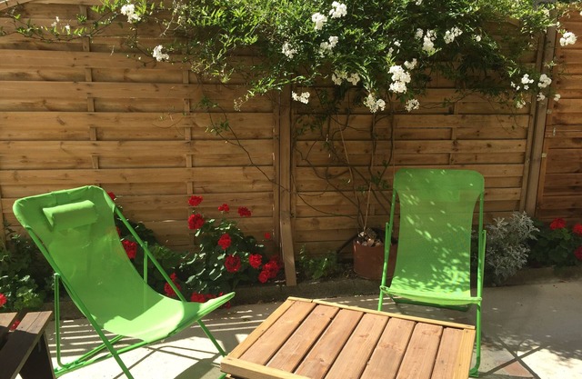 Air-conditioned apartment on the first floor of a chalet, 200m from the beach
