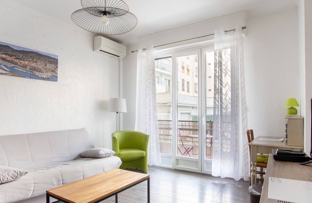 Air-conditioned apartment Libération district