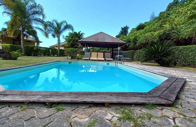 Air-conditioned bungalow with stunning views and swimming pool