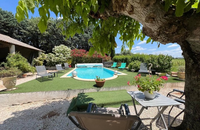 Mas piedra del siglo XIX restaurada en 2012 en los viñedos de uso exclusivo. piscina