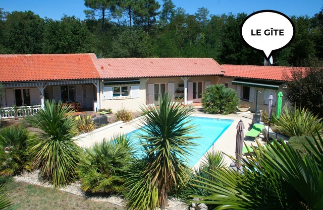 Gîte with access to the owners' swimming pool