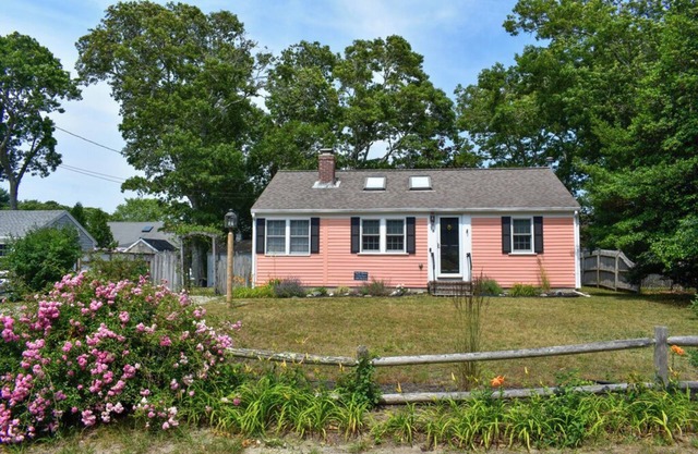 Air conditioned house by South Village beach!