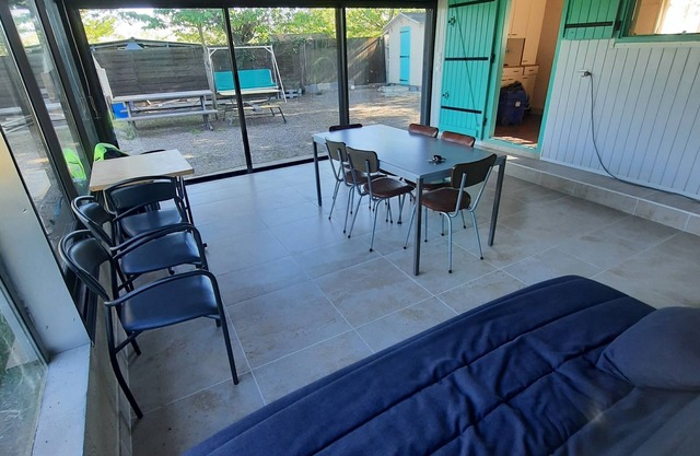 Air-conditioned house +garden +beach