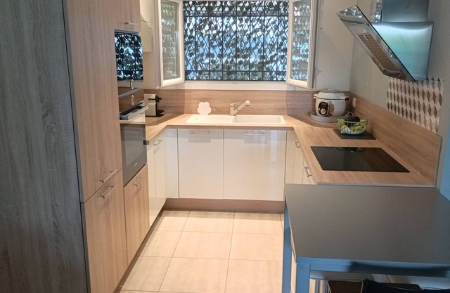House in private residence. Large terrace of 25 m2 equipped with an awning.