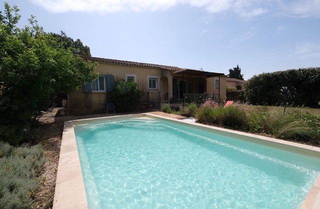 Air-conditioned house with pool Mouries Alpilles 4 pax