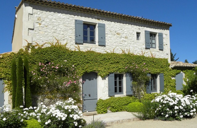 Casa climatizada con piscina climatizada.