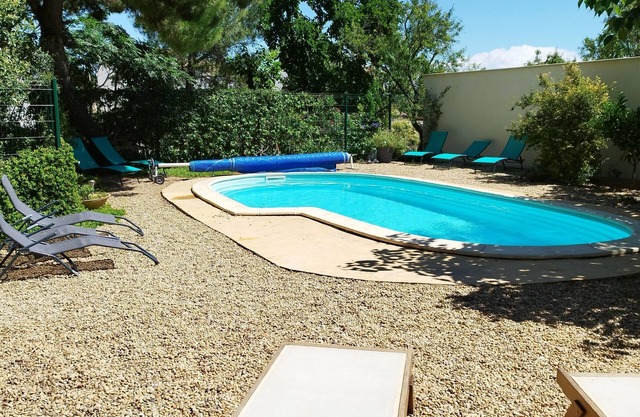 Mansión a 13 km de las playas con jardines, piscina climatizada ...