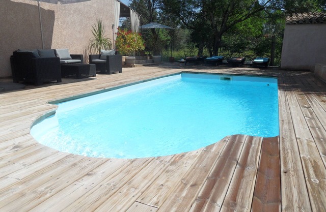Villa provenzal, aire acondicionado, con piscina climatizada, spa y suite principal.