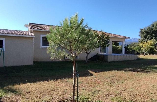 VILLA a 10 minutos del mar y cerca de las montañas.