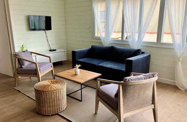 Air-conditioned villa 50 m from the ocean