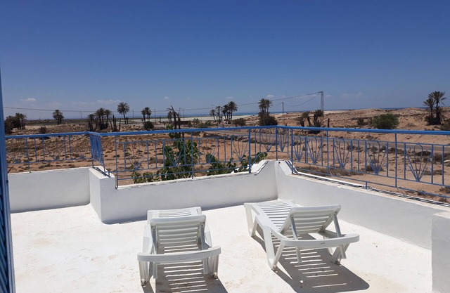 Air-conditioned villa by the sea