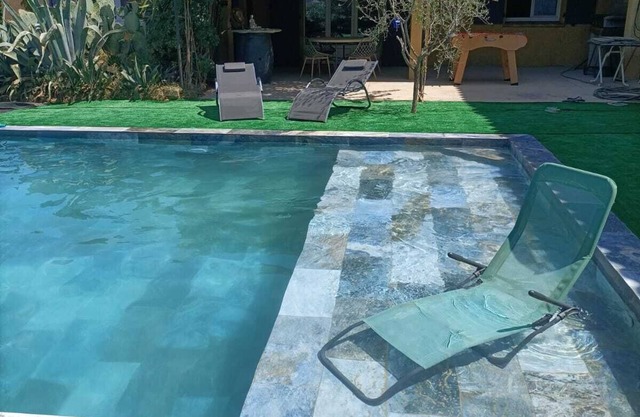 Air-conditioned villa with large swimming pool
