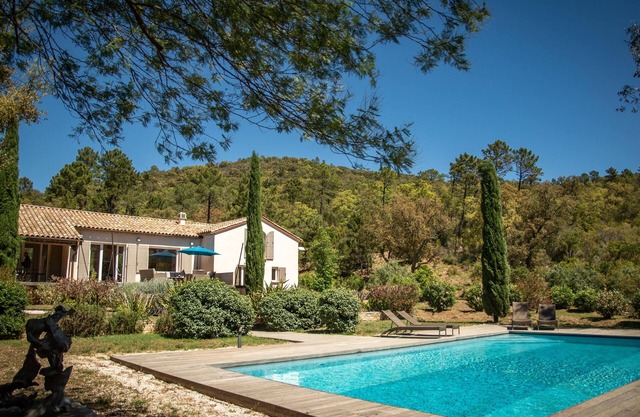 Air-conditioned villa with private pool