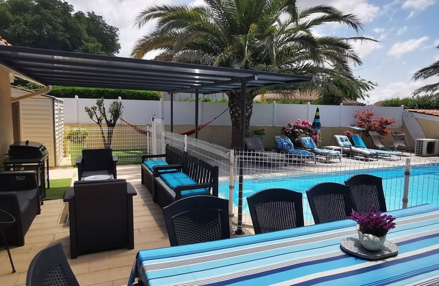 Villa climatizada con piscina climatizada a 10 minutos de las playas.