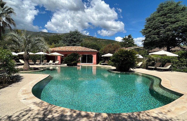 Air-conditioned villa with private garden and swimming pool