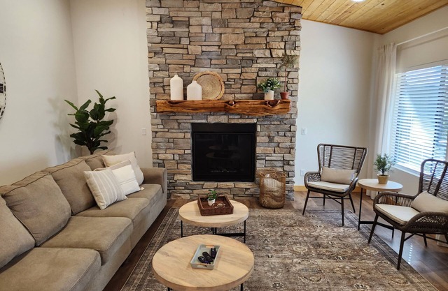 Air Hockey, Family Friendly, Fire pit, Sleeps 18