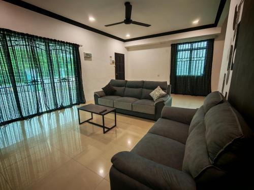Air-home M1 Simpang near Aulong Econsave, 4BR, 10pax, Netflix