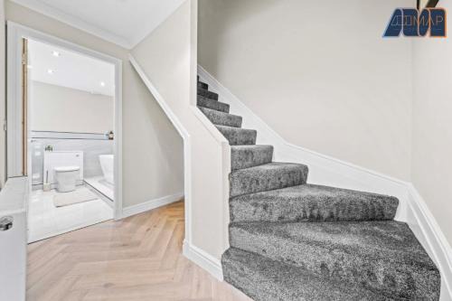 Airdrie 2 bed Near Hospital