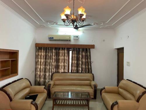 AIRHOMESTAYS-VILLA IN PRIME LOCATION