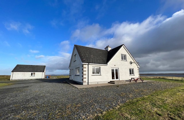 AIRIGH NAM FIADH, family friendly, with open fire in Creagorry