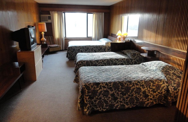 Airport Inn Motel & RV Park